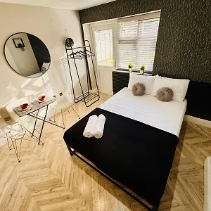  Apartment Heathrow Airport